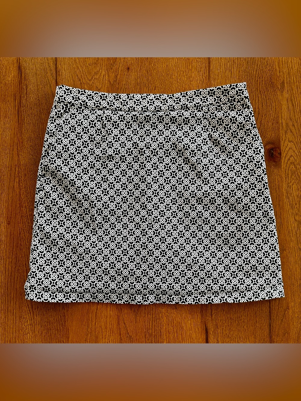 Women's Black and White Patterned Skort, Liz Wear, Size 8, Cotton Spandex